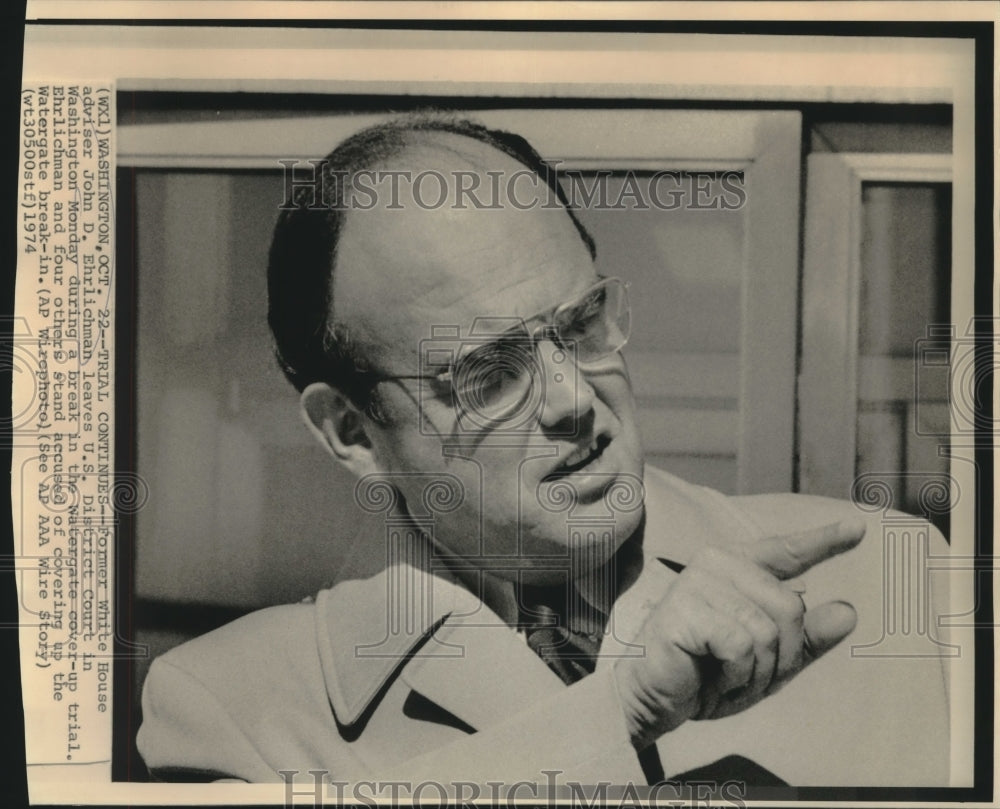 1974 Press Photo John Ehrlichman leaves U.S. District Court in Washington.- Historic Images