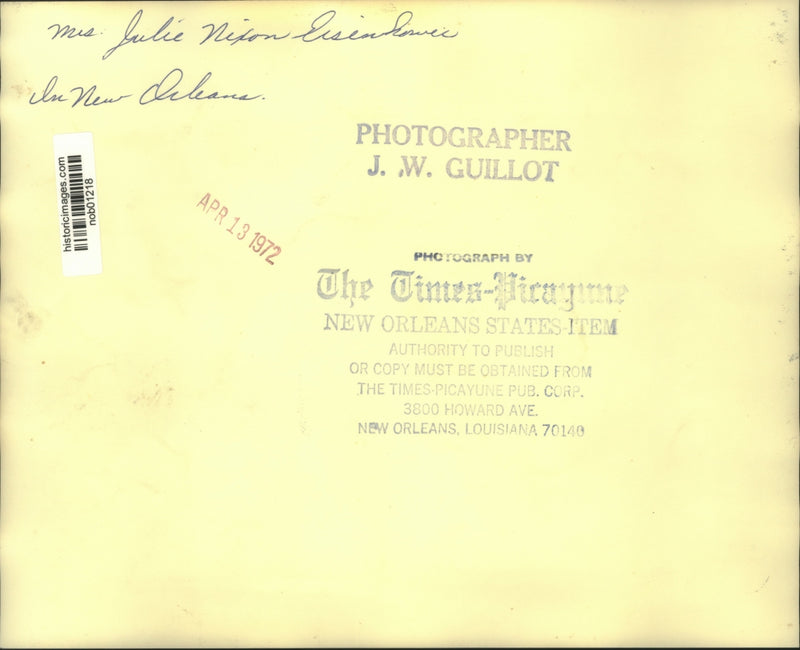 Load image into Gallery viewer, 1972 Press Photo Mrs. Julie Nixon Eisenhower in New Orleans with Others
