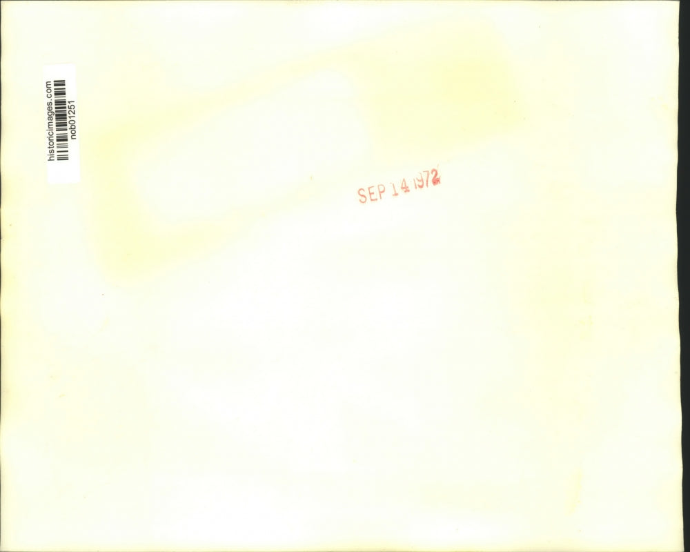 1972 Press Photo Julie Nixon Eisenhower, plays billiards at Barton Center