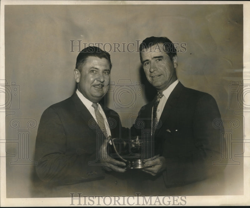 Load image into Gallery viewer, 1961 Press Photo Erwin O. Dykes and Henry R. Rauber at testimonial for Mr. Dykes
