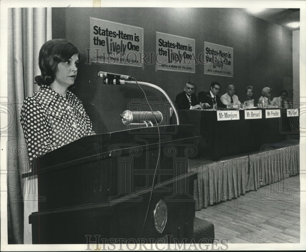 1971 Press Photo Dale Curry at Dollars &amp; Sense Budget Forum at Tulane University- Historic Images