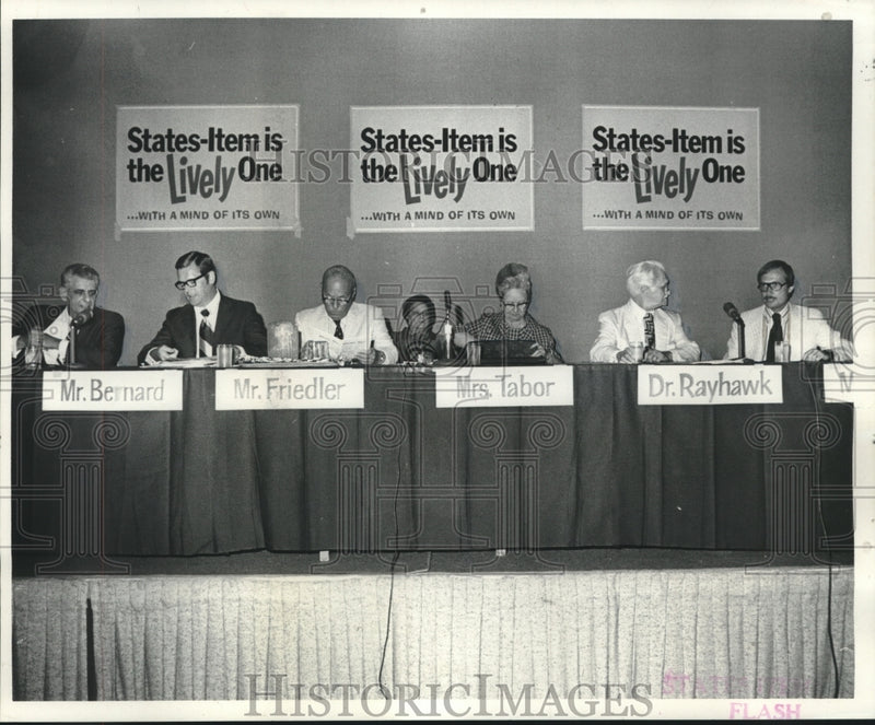Load image into Gallery viewer, 1971 Press Photo Mr. Bernard, Mr. Friedler, Mrs. Tabor and Doctor Rayhawk
