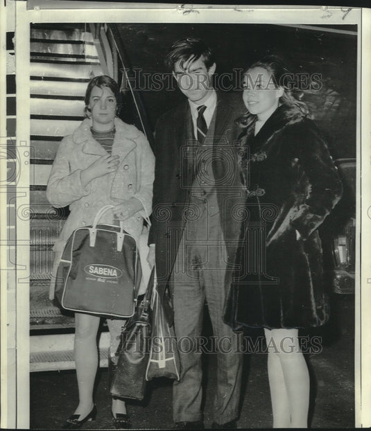 1969 Press Photo David Eisenhower with his wife and sister boarding a flight