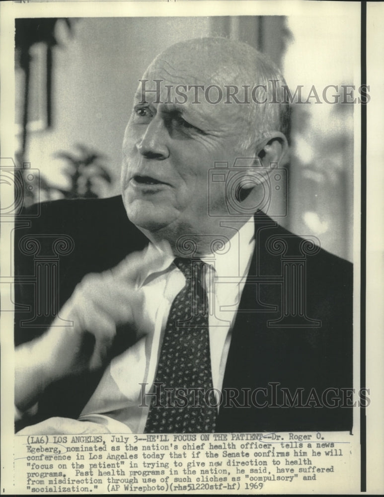 1969 Press Photo Dr. Roger Egeberg, Chief Health Officer of United States.