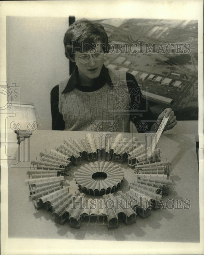 Load image into Gallery viewer, 1974 Press Photo Richard Fairbourn, a third year student in Tulane University
