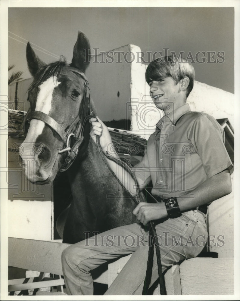 1968 Press Photo Travis Fain Holds the Reigns of a Horse - nob01883- Historic Images