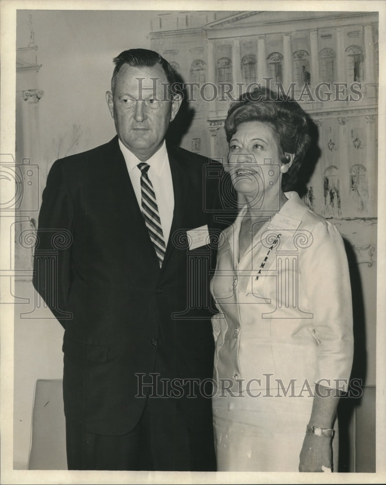 Load image into Gallery viewer, 1967 Press Photo Otto P. Estes &amp; Mrs. William Padez of Retarded Children Assn.
