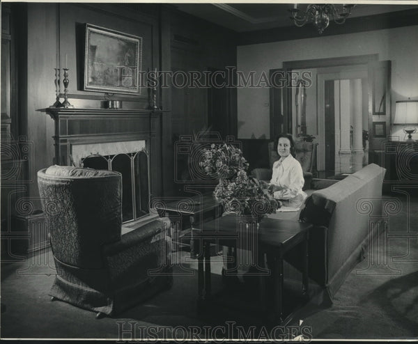 1972 Press Photo Mrs. Edwin Edwards in living room of Governor's ...