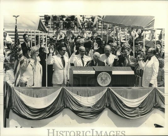 1972 Press Photo Oath taking given by Associate Justice Walter B. Hamlin- Historic Images