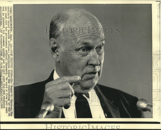 1969 Press Photo Dr. Roger O. Egeberg, nation's chief health officer - nob02074
