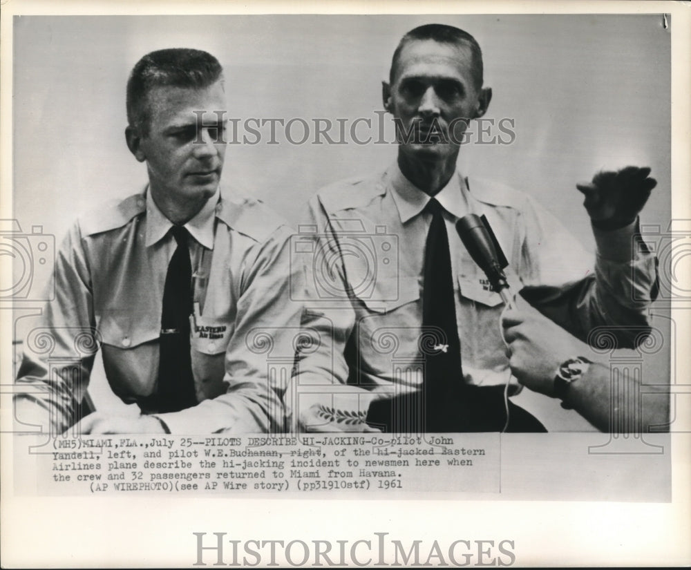 1961 Press Photo John Yandell and W.E. Buchana describe hi-jacking incident