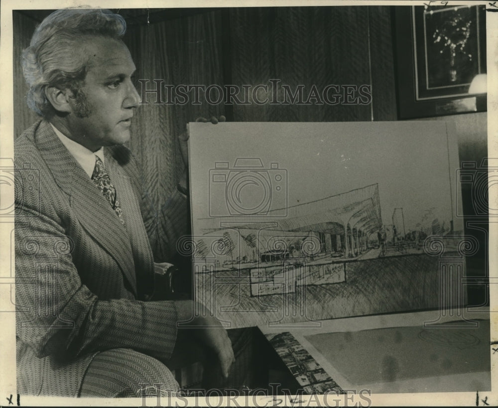 1973 Press Photo Mayor Landrieu displays sketch of tunnel turned to a mall.- Historic Images