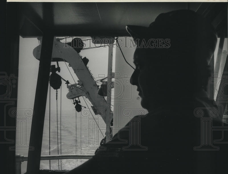 Load image into Gallery viewer, 1974 Press Photo Man Looks Out Window of Ship - nob02461
