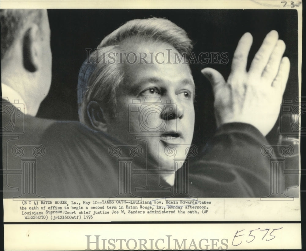 1976 Press Photo LA Governor Edwin Edwards takes oath of office for 2nd term- Historic Images