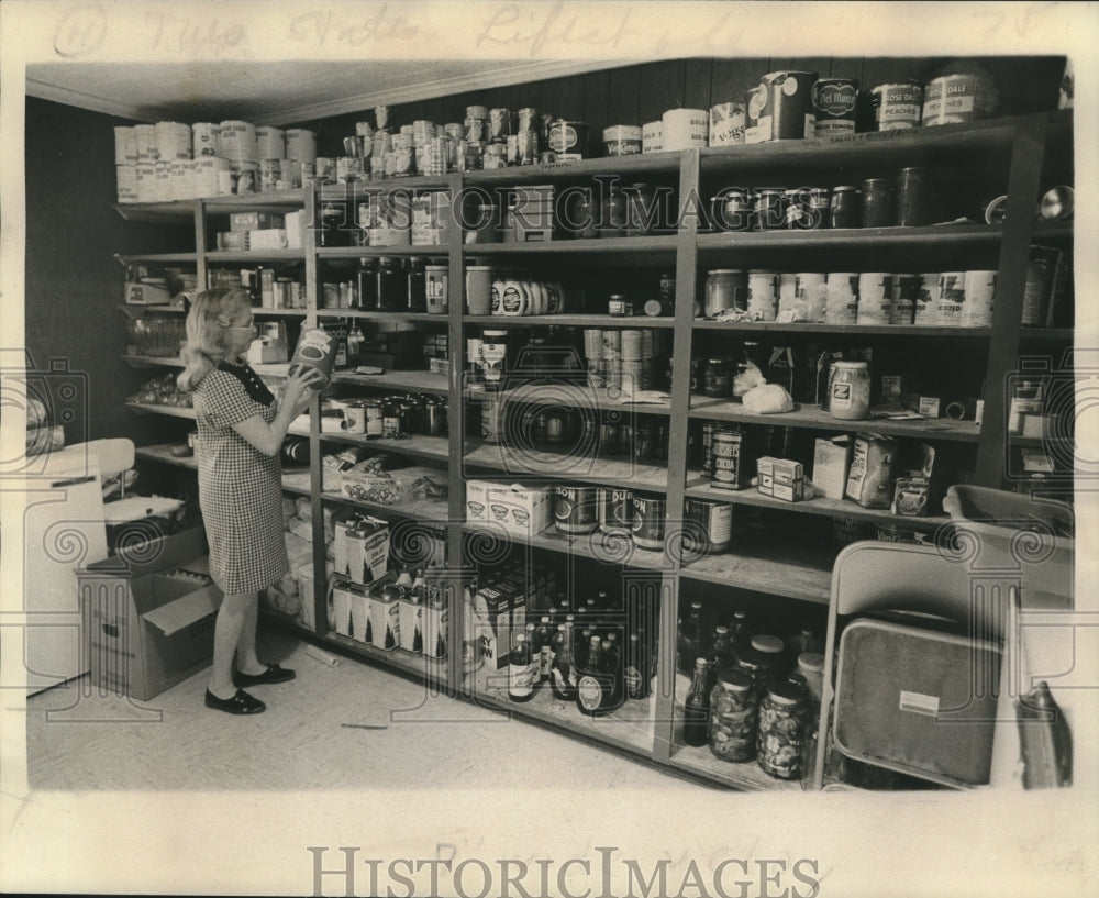 1974 Press Photo Mrs. Johnny Hoffman, chief cook and bottle washer at Fair Haven