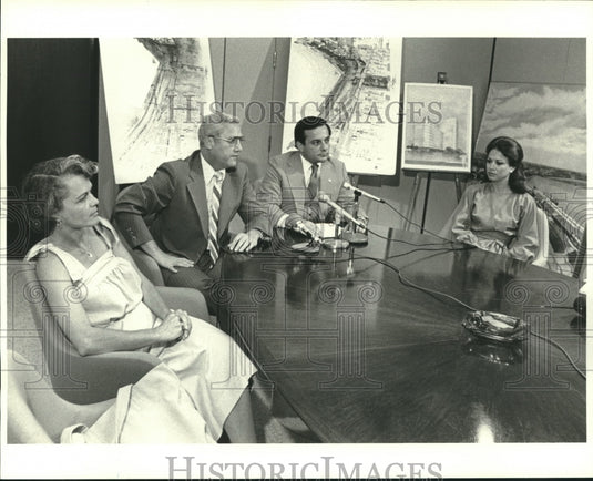 1978 Press Photo Former New Orleans Mayor Moon Landrieu & others at meeting.- Historic Images