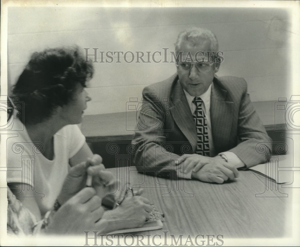 1978 Press Photo Moon Landrieu &amp; Elaine Murphy in a Loyola class.- Historic Images