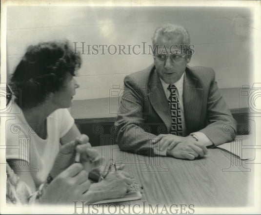 1978 Press Photo Moon Landrieu & Elaine Murphy in a Loyola class.- Historic Images