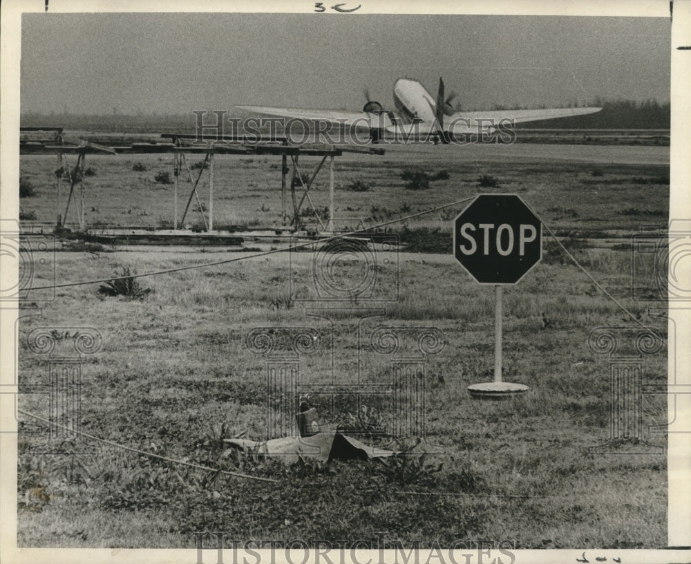 1966 Press Photo Radioactive material declared safe at New Orleans Airport- Historic Images