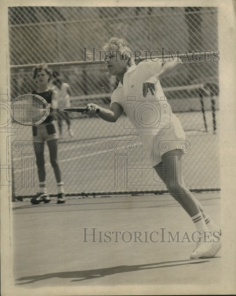 1974 Press Photo Governor Edwin Edwards shown playing tennis. - nob02750- Historic Images