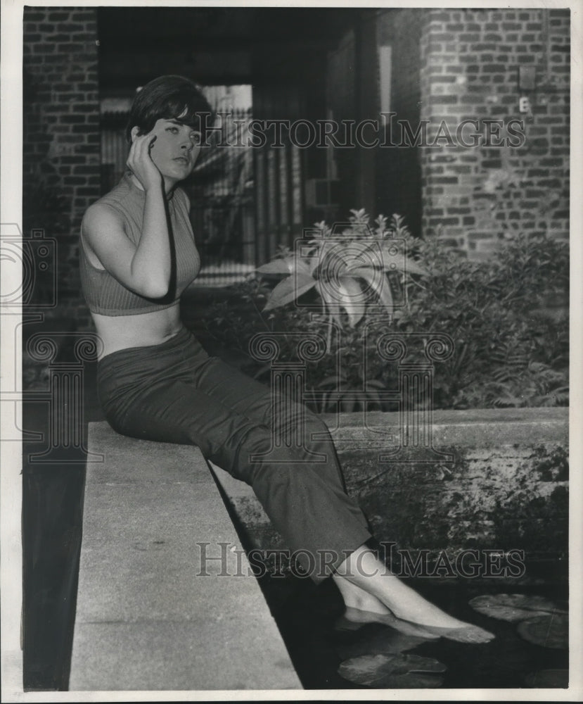 1967 Press Photo Nancy Egan, Press Club of New Orleans Secretary in Vieux Carre- Historic Images