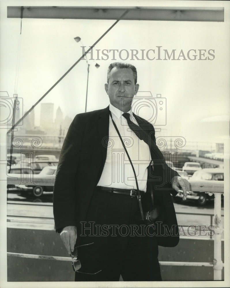 1963 Press Photo Mr. Dennis Egan of 524 Elsie Lane, Harahan, Louisiana on Boat- Historic Images