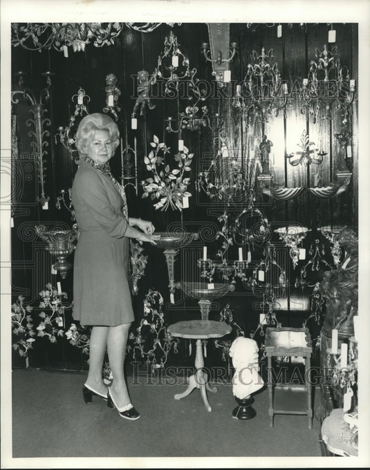 1971 Press Photo Mrs. Frieda B. Favaloro at Favalora's House of Accents- Historic Images