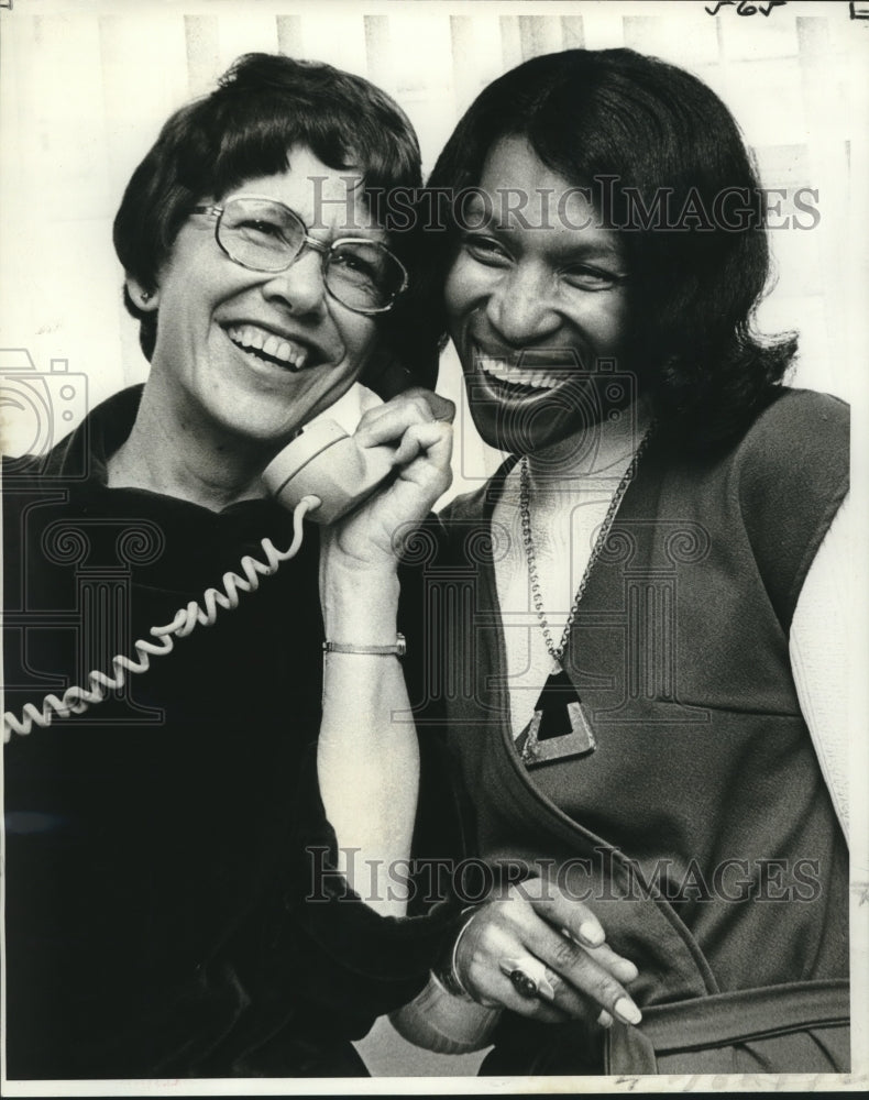 1978 Press Photo Dorothy Elkins and Hilda McQuarter man Telephone, Voting Calls- Historic Images