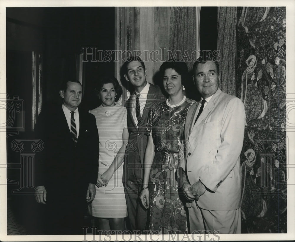 1969 Press Photo Thomas Favrot &amp; others at Wine &amp; Food Society of London event.