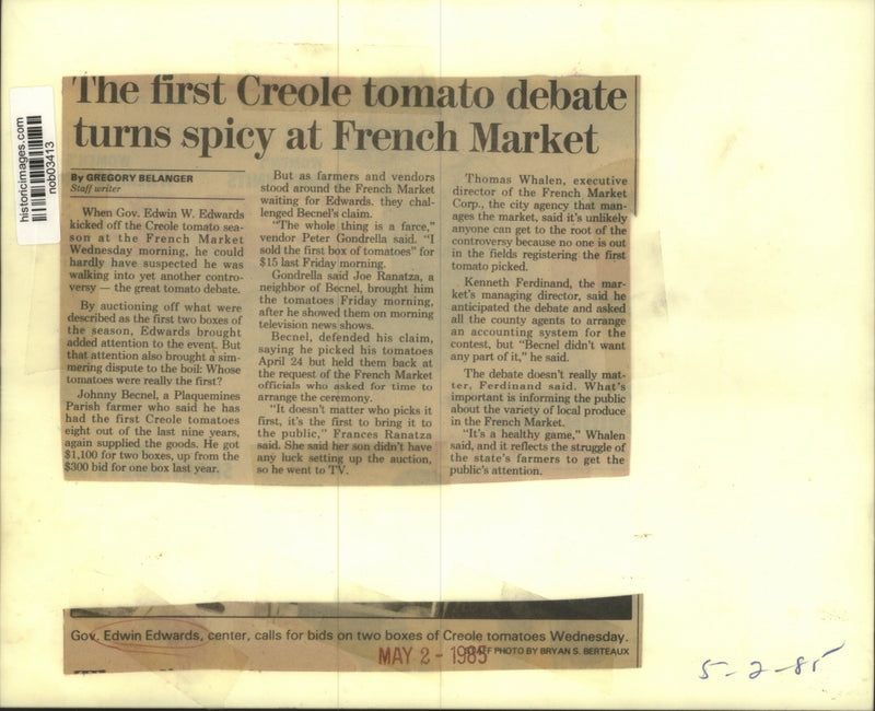 Load image into Gallery viewer, 1985 Press Photo Governor Edwin Edwards calls for bids on two boxes of Tomatos

