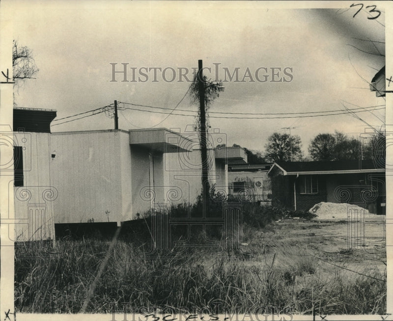 Load image into Gallery viewer, 1974 Press Photo Mobile health clinics abandoned by Family Health Foundation
