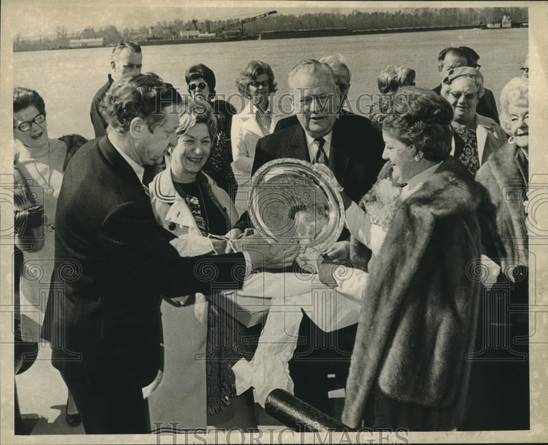 Load image into Gallery viewer, 1972 Press Photo Mr. and Mrs. Peter Fanahi, Jr. at Christening - nob03716

