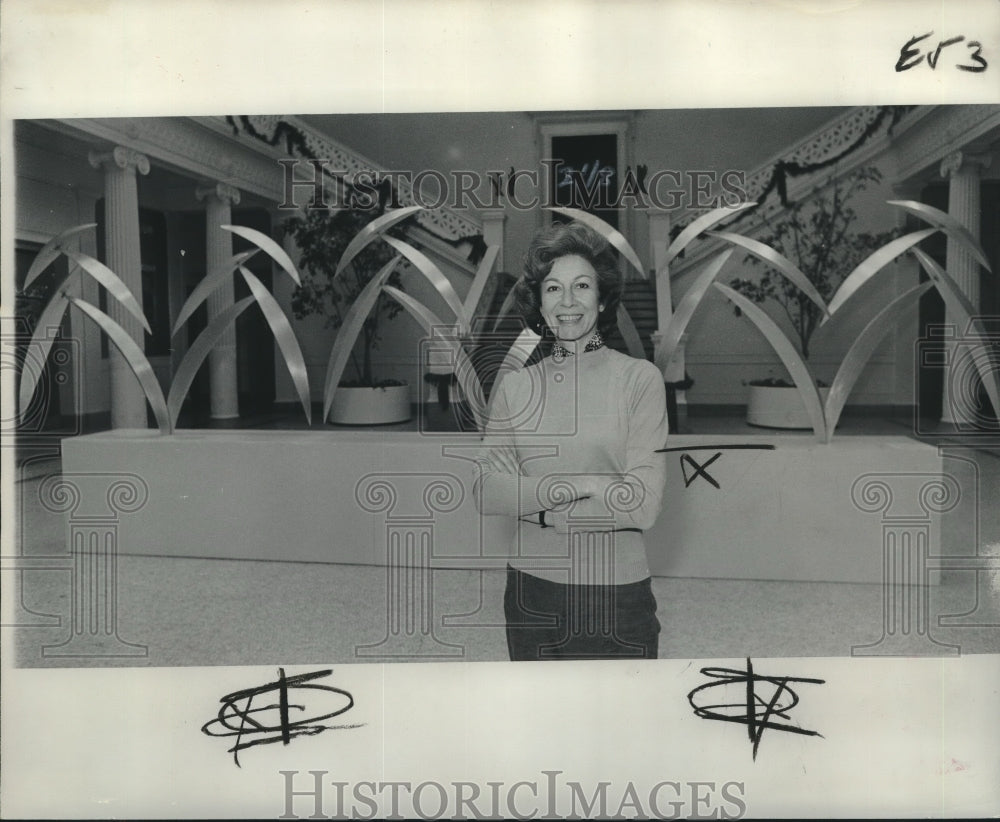 1977 Press Photo Sculptor Lin Emery- Historic Images