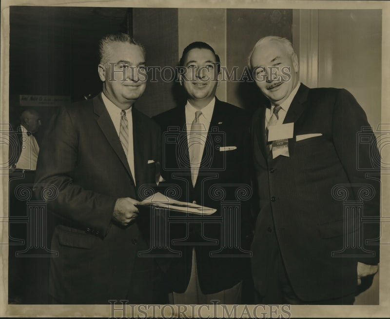 Load image into Gallery viewer, 1959 Press Photo Paul D. Dawkins &amp; C. Friderick Harley of Cemetery Association
