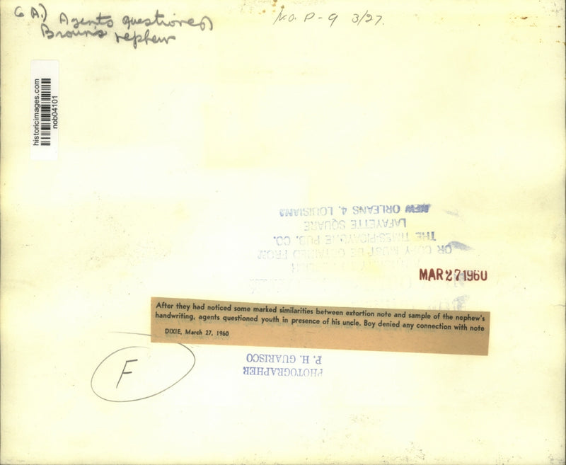 Load image into Gallery viewer, 1960 Press Photo Agents question young man in connection with extortion note
