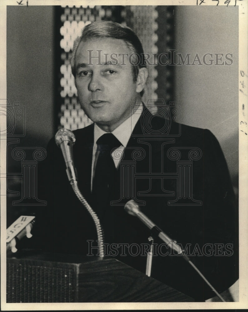 1976 Press Photo Governor Edwin Edwards speaks on sugar imports. - nob04173