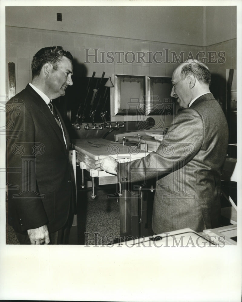Load image into Gallery viewer, 1968 Press Photo Al Fee &amp; Dr. Murray Diamond at Touro Infirmary, Dialysis Unit.
