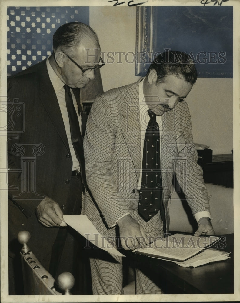 1973 Press Photo Fritz Lindley &amp; Dr. Esteban Ferrer at the International Trade- Historic Images