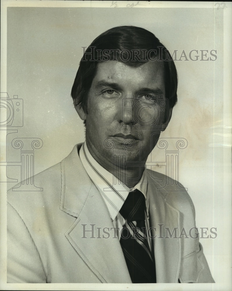 1975 Press Photo John Farnsworth new vice president of J. A. Jones Construction.- Historic Images