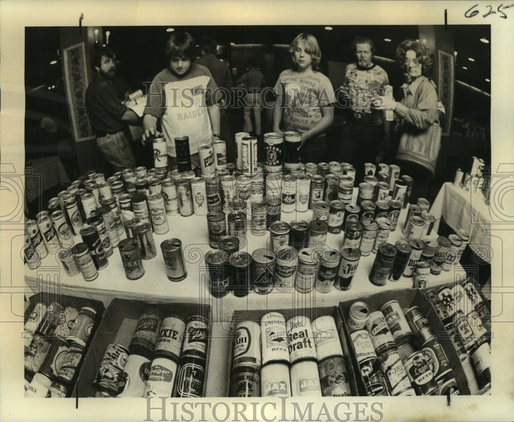 1977 Press Photo The Madri Gras Chapter of the Beer Can Collectors of America - Historic Images