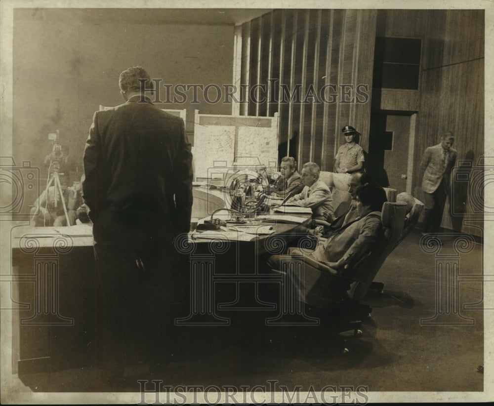 1969 Press Photo Council hearing- Guarusso back to the camera - nob04901