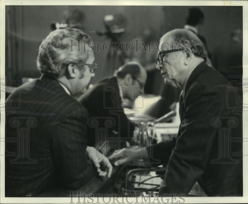 Load image into Gallery viewer, 1972 Press Photo Senator Ellender &amp; Mayor Landrieu chat at committee hearing
