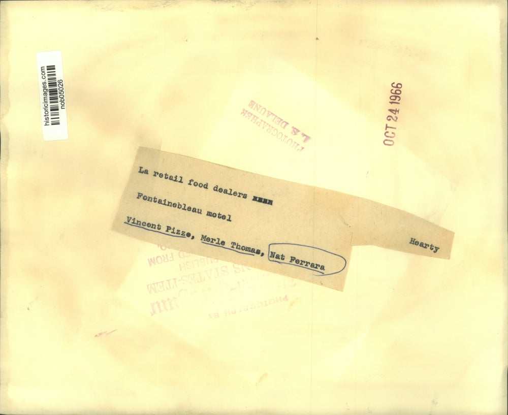 1966 Press Photo Retail food dealers at the Fontainebleau Motel. - nob05026