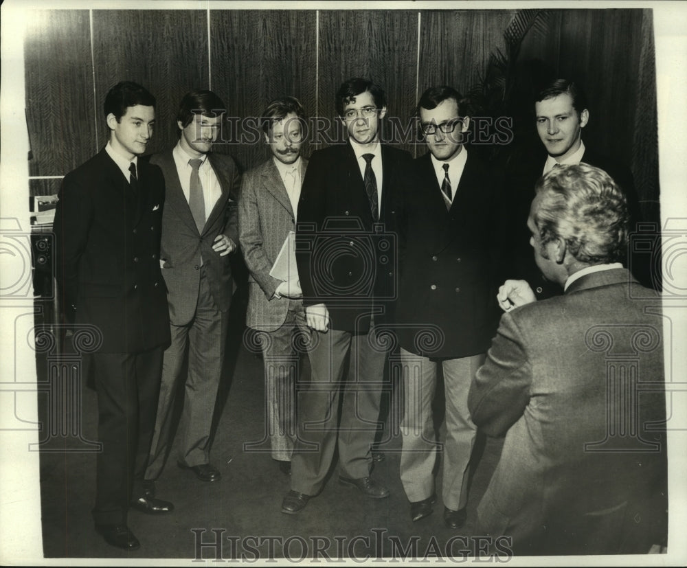 1972 Press Photo New Orleans Mayor meets French civil servants - nob05083