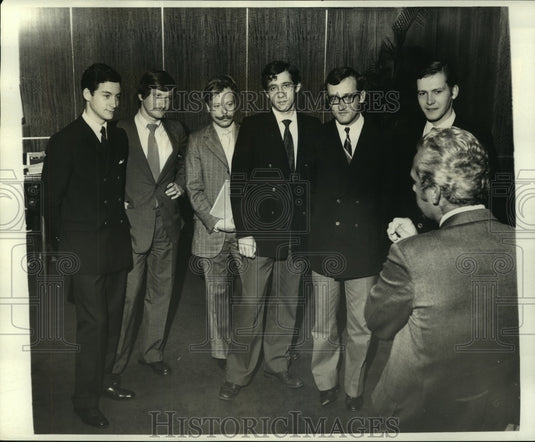 1972 Press Photo New Orleans Mayor meets French civil servants - nob05083