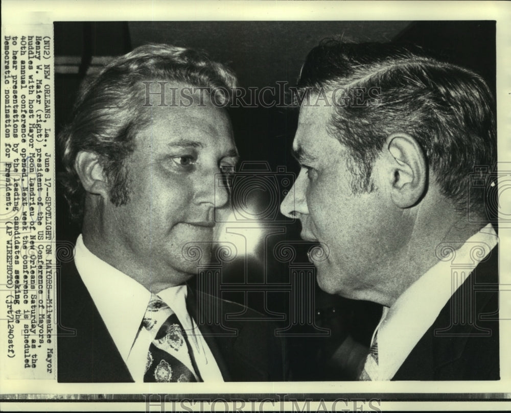 1972 Press Photo Milwaukee Mayor Maier &amp; Mayor Landrieu chat in New Orleans- Historic Images