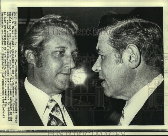1972 Press Photo Milwaukee Mayor Maier & Mayor Landrieu chat in New Orleans- Historic Images