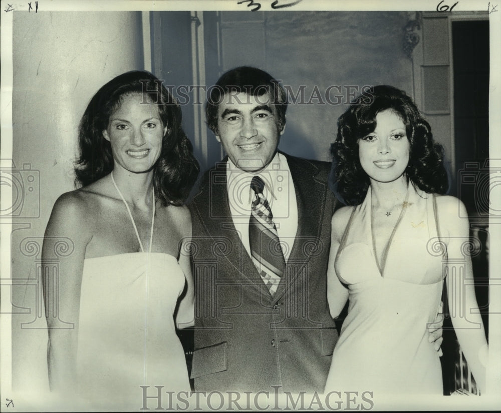  Press Photo A. S. Fernandez &amp; others at fund committee event.- Historic Images