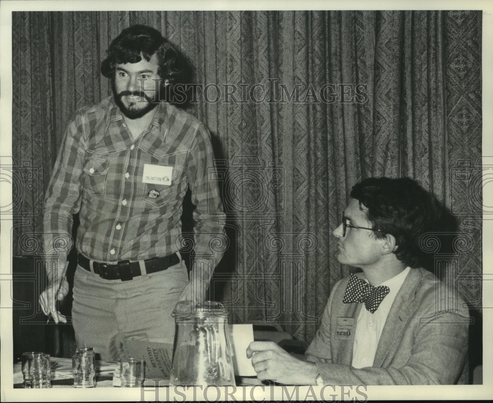 1974 Press Photo Warren Farrell attending a convention - nob05328