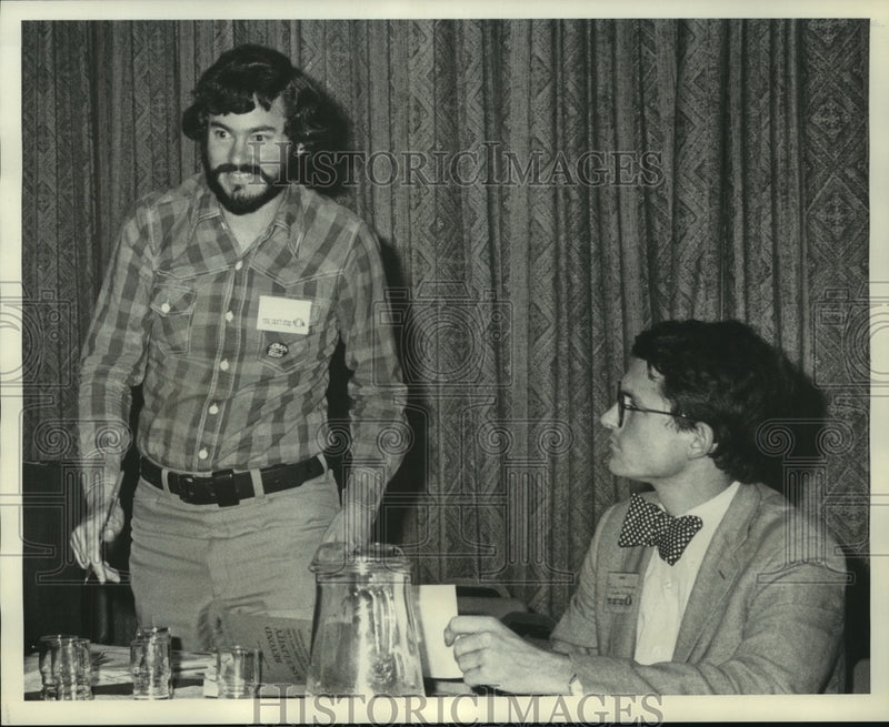 Load image into Gallery viewer, 1974 Press Photo Warren Farrell attending a convention - nob05328
